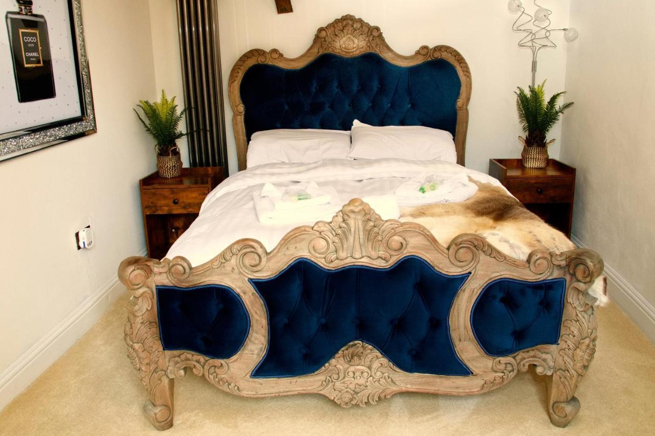 סאפרון וולדן Luxury 9 Bed Manor House Hot Tub Cinema Room Skytv מראה חיצוני תמונה